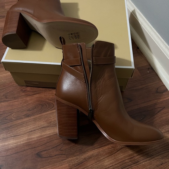 Michael Kors ankle booties - Picture 7 of 12